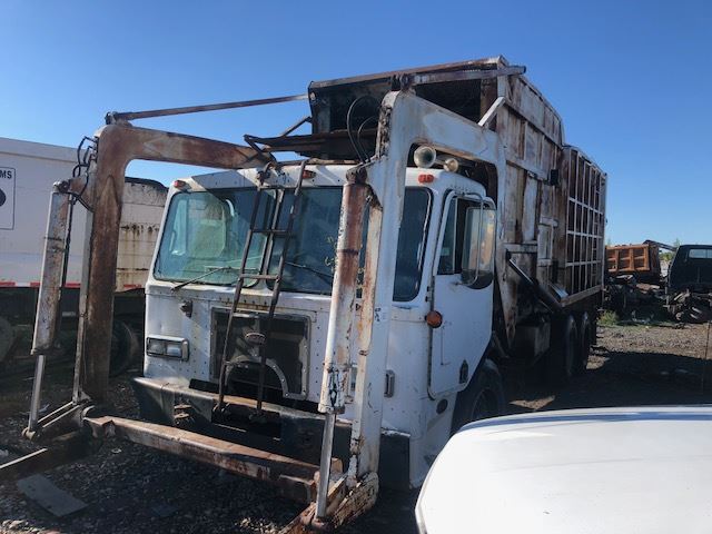 Peterbilt  320