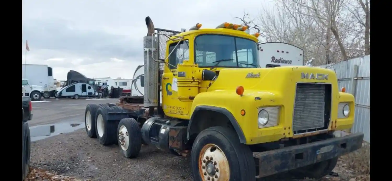 Mack  RD688S