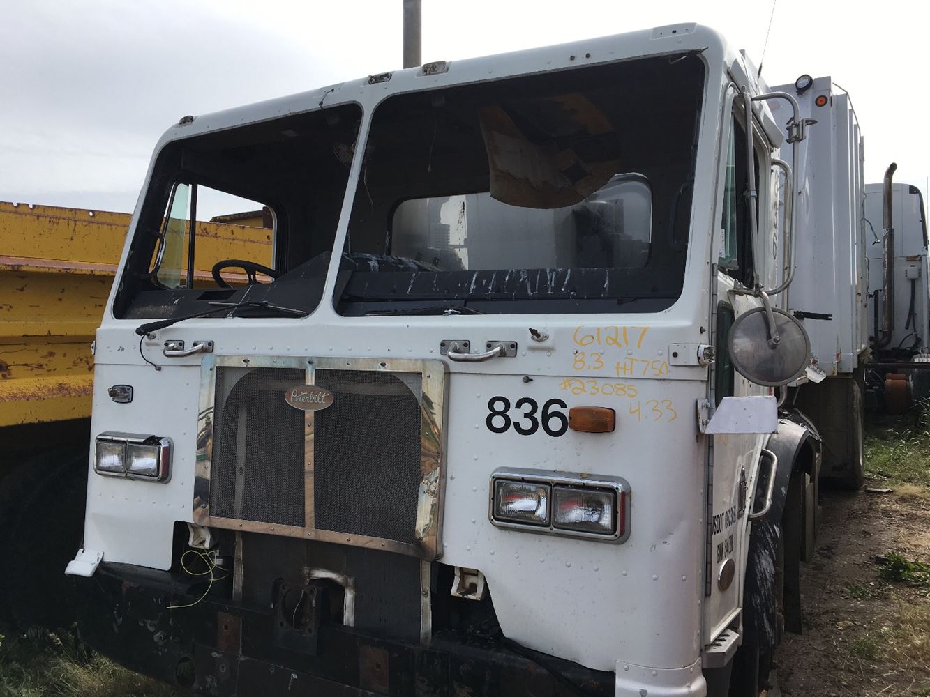 Peterbilt  320