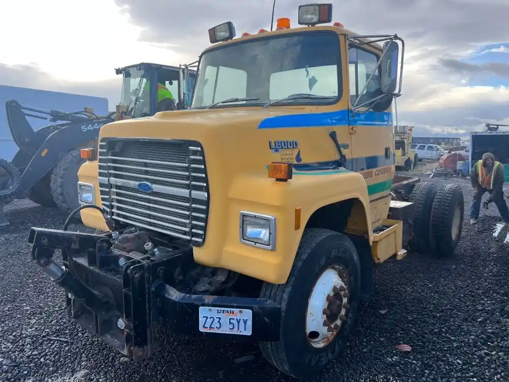 Ford  L8000