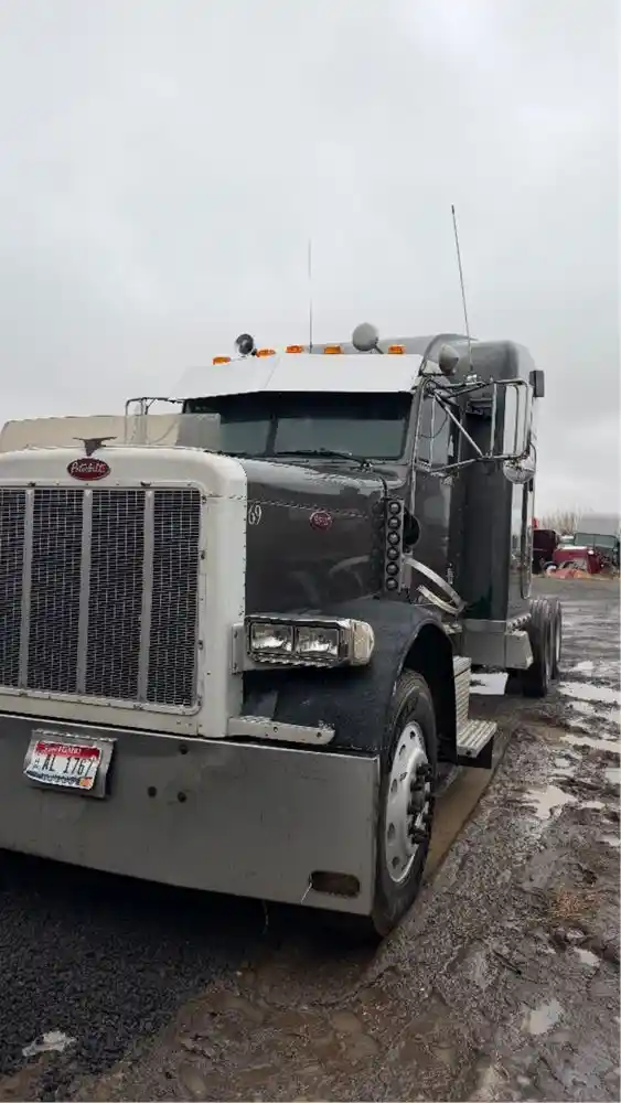 Salvage 1994 Peterbilt 379 Truck Tractor 