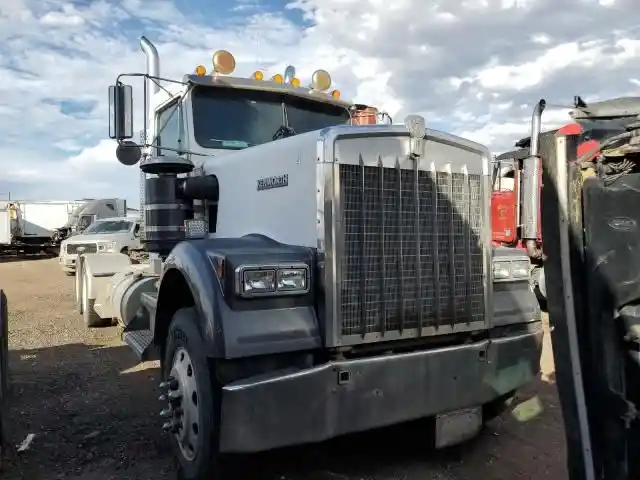 Kenworth  W900