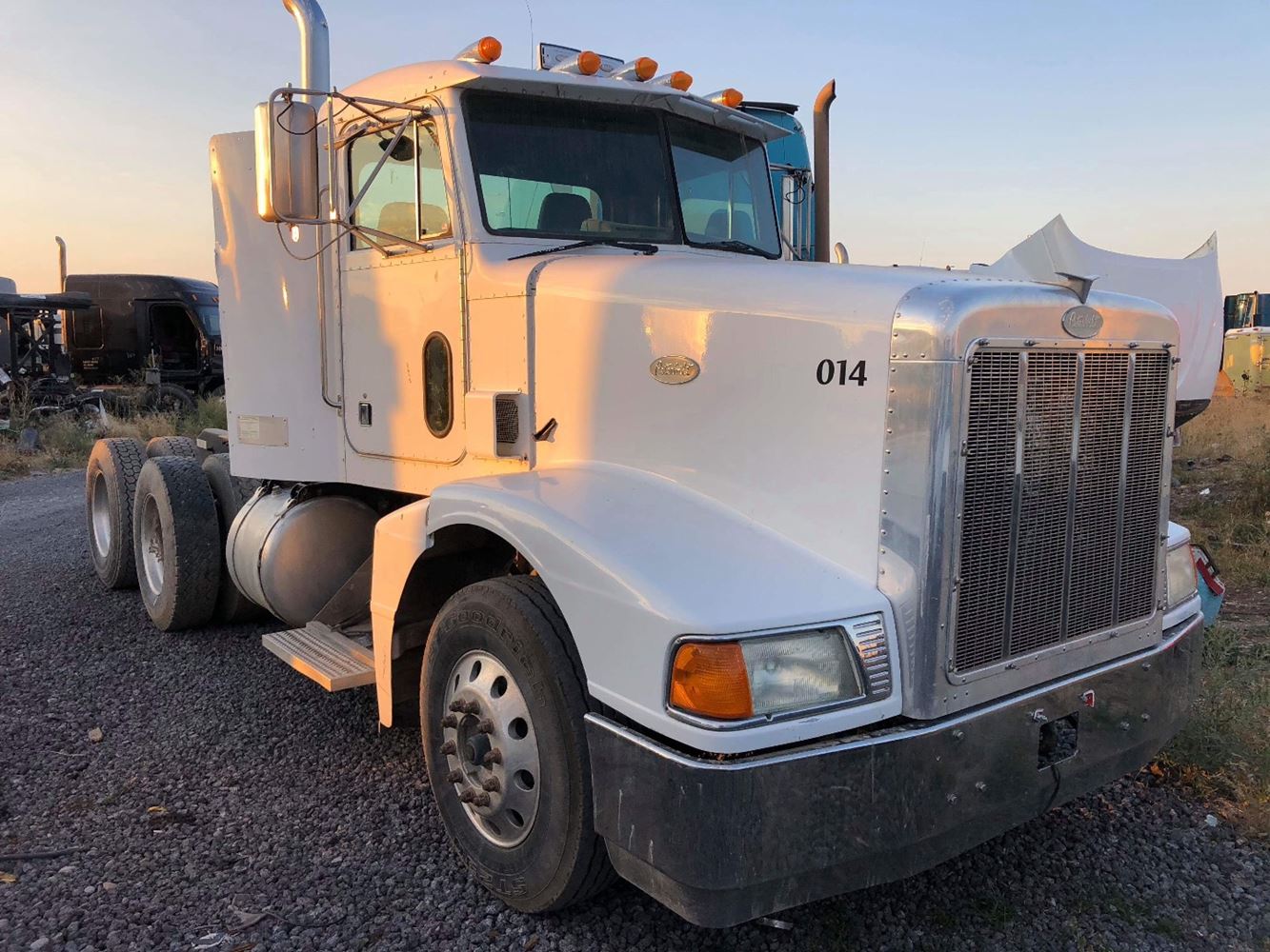 Peterbilt  377