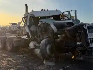 Salvage 1999 Freightliner FLD120 - 12826