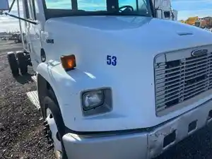 Salvage 2000 Freightliner FL70 - 20526
