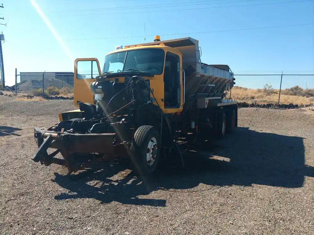 Mack  CL713