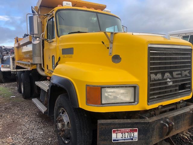 Mack  CL713