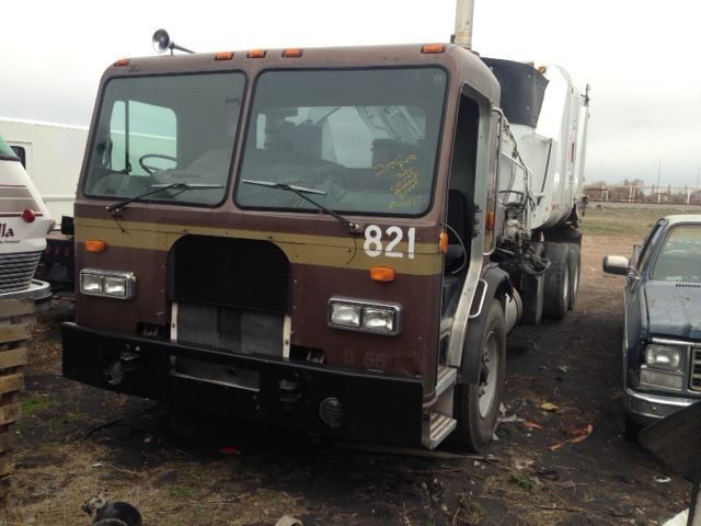Peterbilt  320