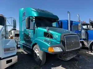 Salvage 2000 Volvo VNL - 92825