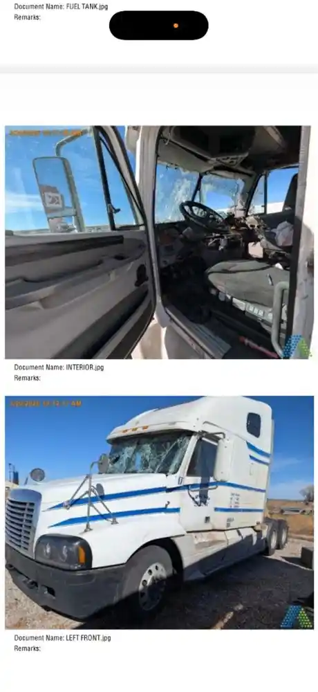 Image 4 of truck Salvage 2001 Freightliner C120 Truck Tractor 