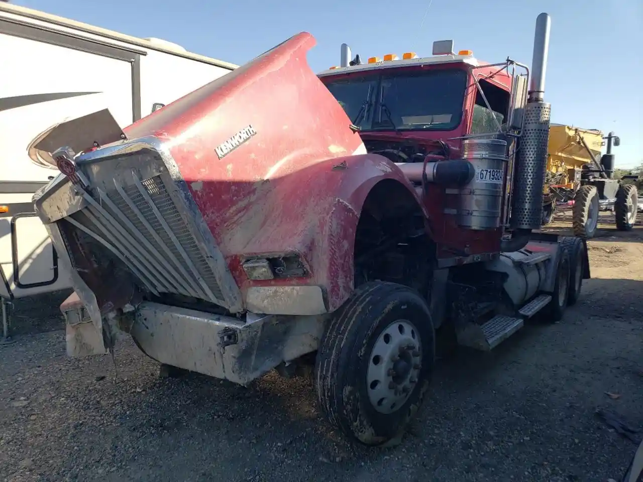 Salvage 2001 Kenworth W900 Truck Tractor 
