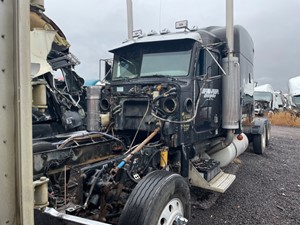 Salvage 2002 Peterbilt 379 - 103021