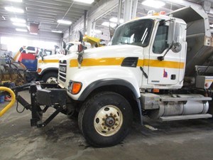 Salvage 2003 Mack CV713 Granite - 21120
