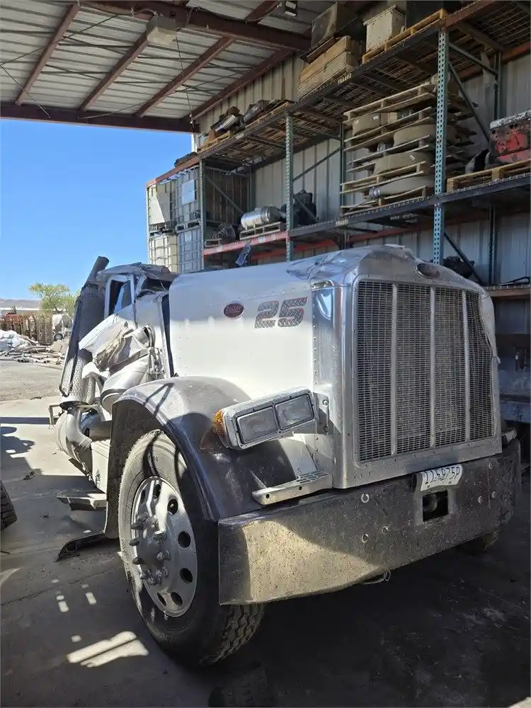 Salvage 2003 Peterbilt 379 Truck Tractor 