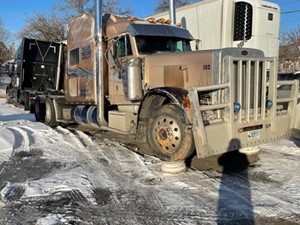 Salvage 2003 Peterbilt 379 - 30321