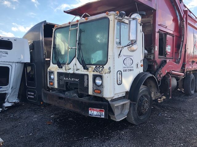 Mack  MR688S