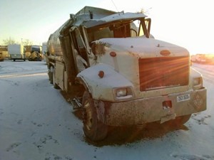 Salvage 2004 Peterbilt 330 - 60420