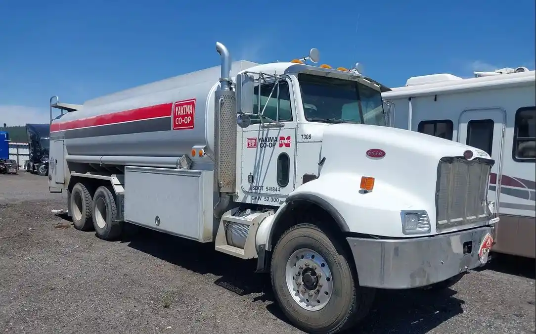Peterbilt  330