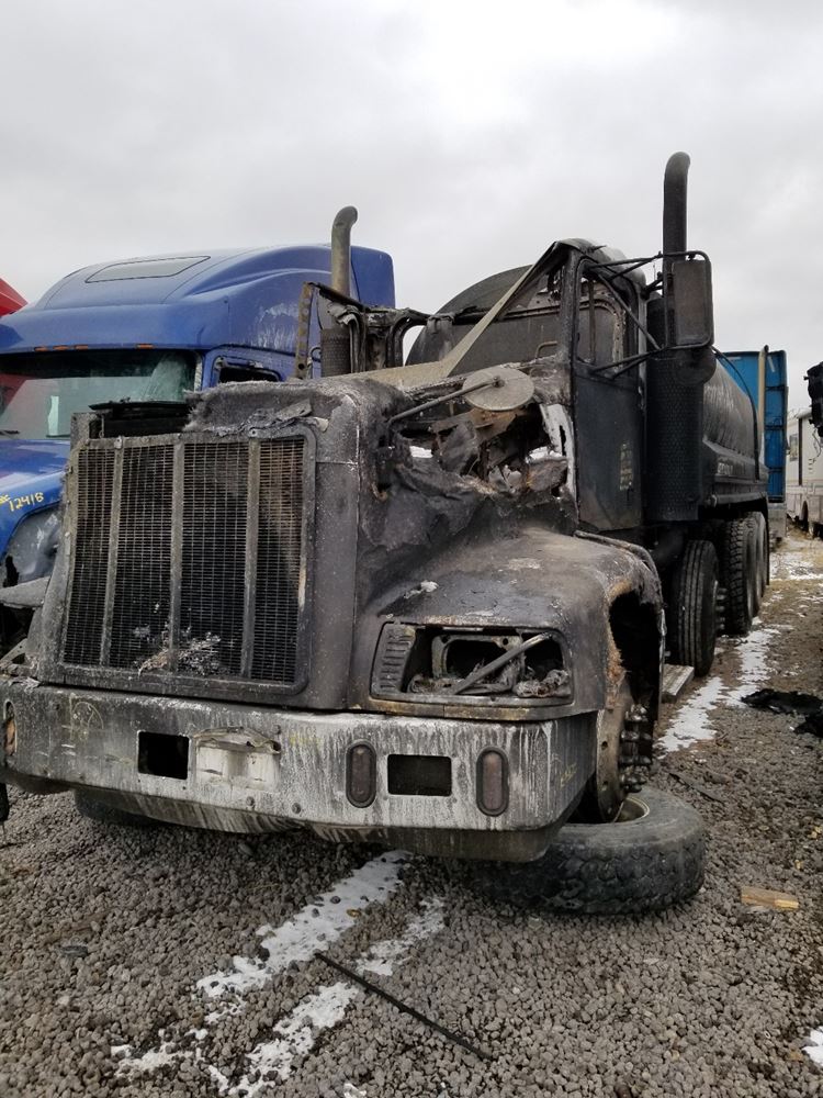 Peterbilt  385