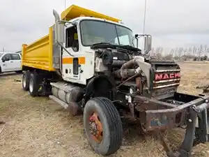 Salvage 2005 Mack CV713 Granite - 120825