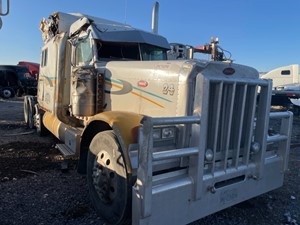 Salvage 2005 Peterbilt 379 - 32421