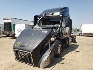 Salvage 2005 Volvo VNL - 81621