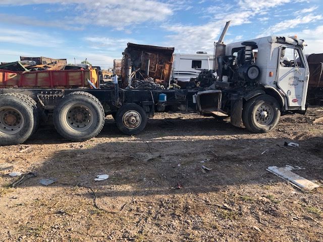 Peterbilt  320