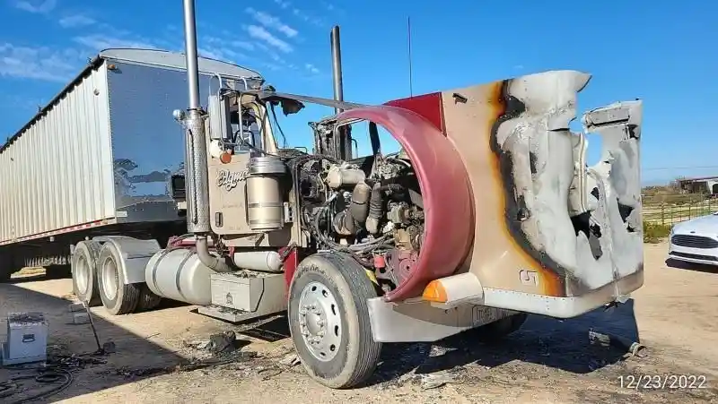 Peterbilt  379