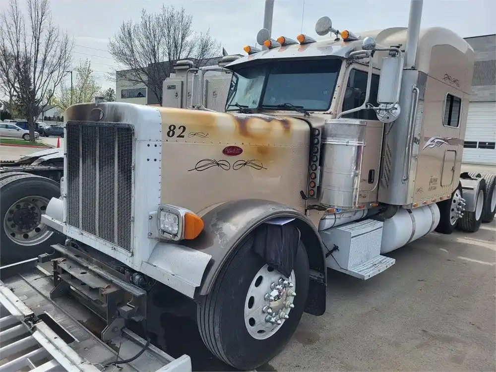 Peterbilt  379