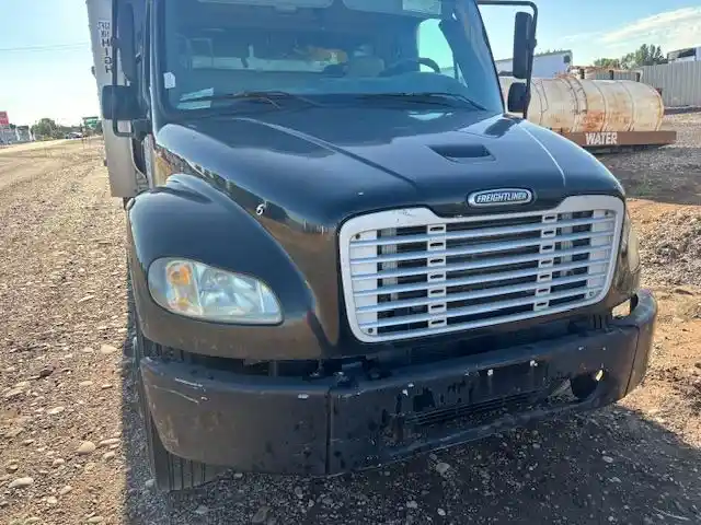 Freightliner  M2 106