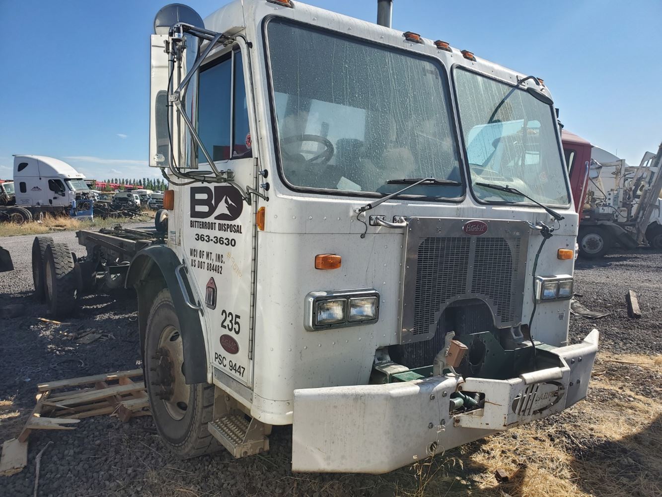 Peterbilt  320