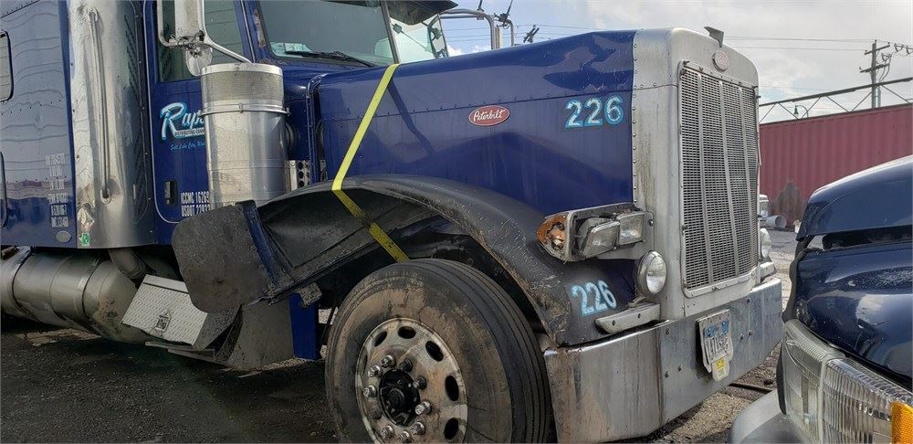 Peterbilt  379