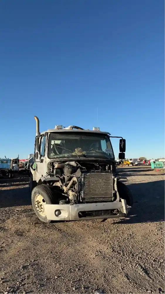 Freightliner  M2 106