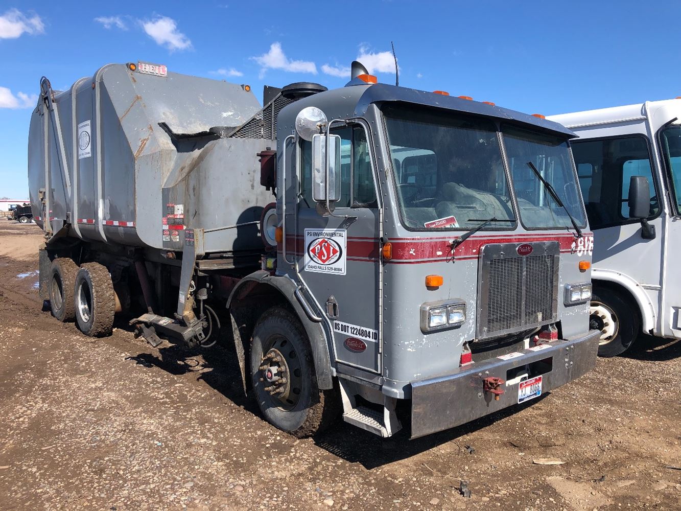 Peterbilt  320