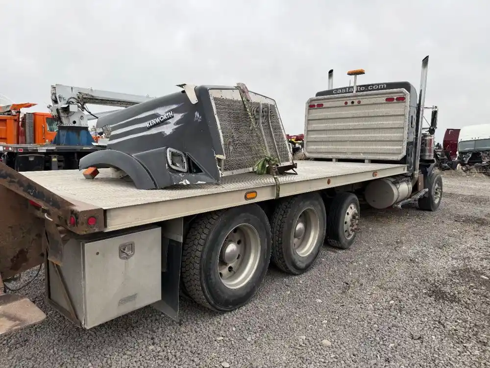 Image 2 of truck Salvage 2009 Kenworth T800 Truck Delivery 