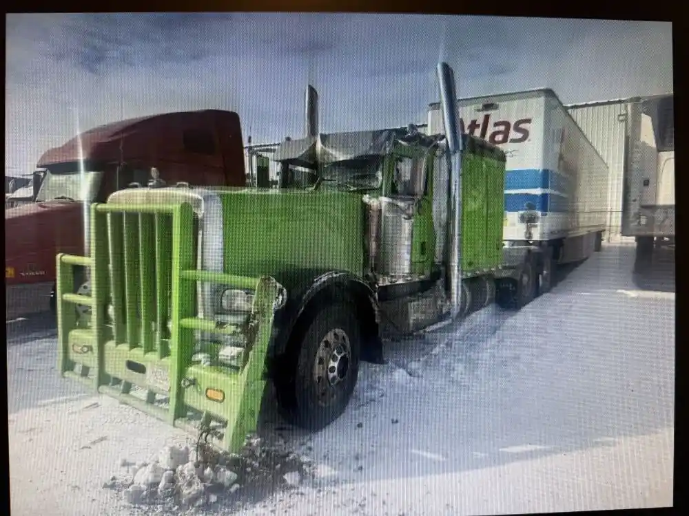 Salvage 2009 Peterbilt 389 Truck Tractor 