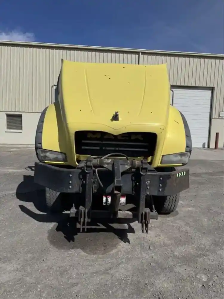 Mack  GU713