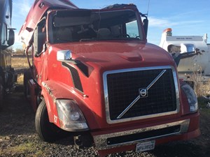 Salvage 2010 Volvo VNL - 102617