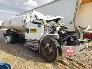Salvage 2011 Freightliner M2 106 - 110724