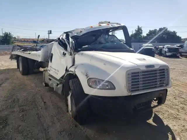Freightliner  M2 106