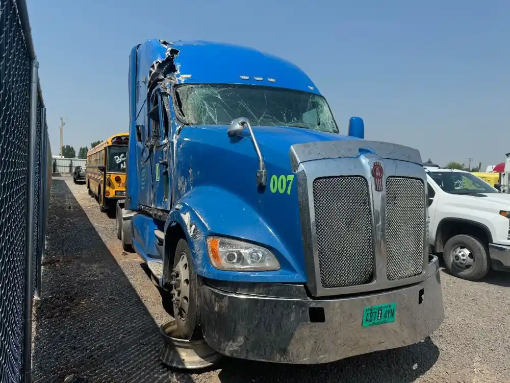 Kenworth  T700