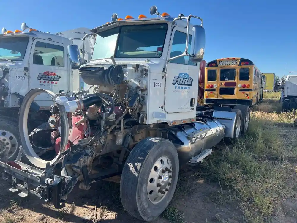 Peterbilt  384