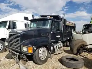 Salvage 2013 Mack CHU613 - 111024