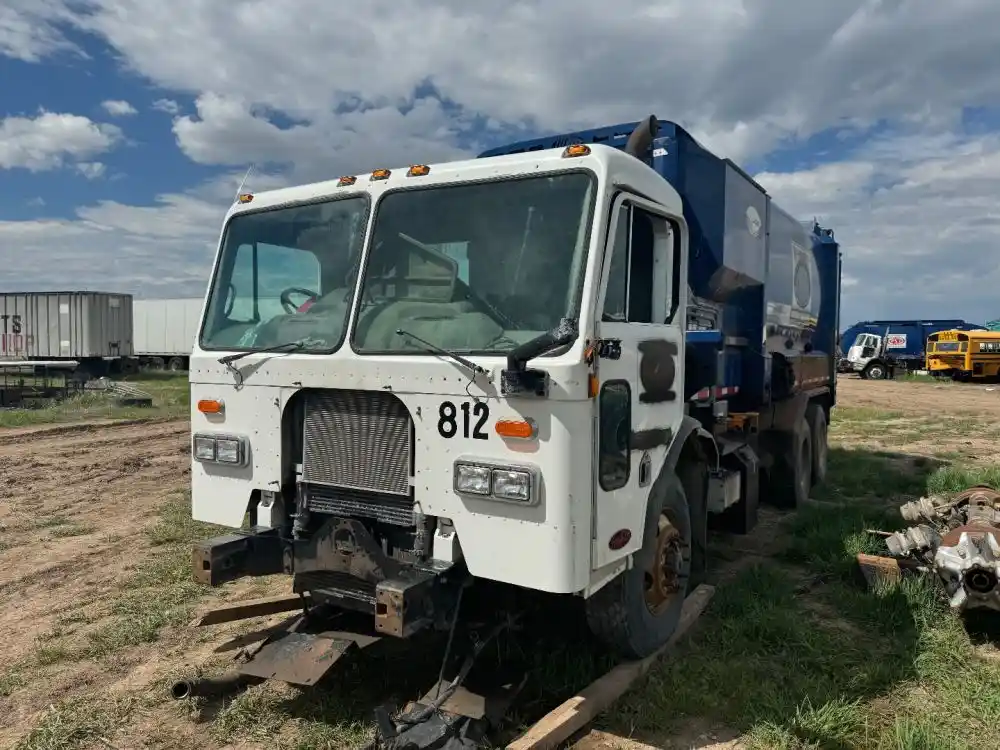 Peterbilt  320