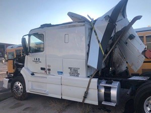 Salvage 2013 Volvo VNL - 100821