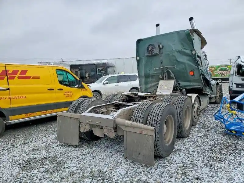 Image 3 of truck Salvage 2014 Peterbilt 389 Truck Tractor 