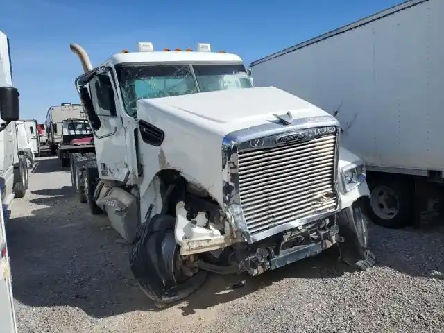Freightliner  122SD