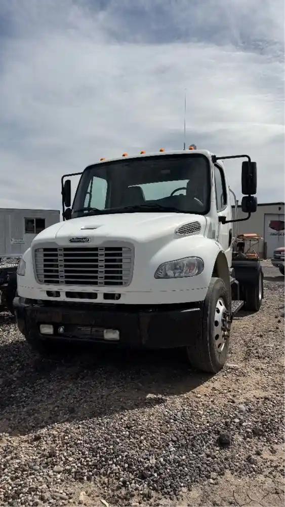 Freightliner  M2 106