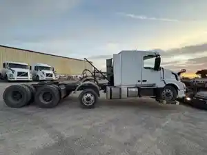Salvage 2015 Volvo VNL - 32725