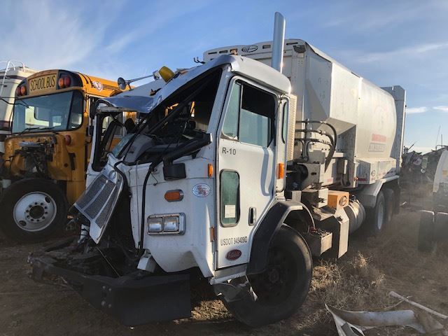 Peterbilt  320
